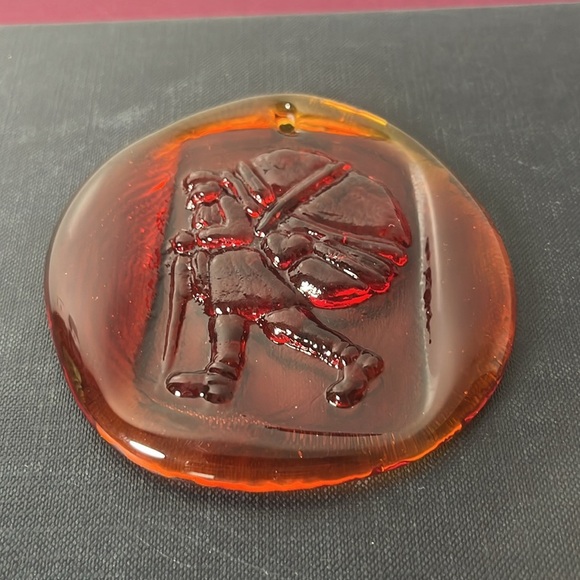 Handmade Amberina Pressed Glass Santa Claus Sun Catcher Ornament - Picture 3 of 5